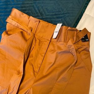 Women’s slim leg ankle pants